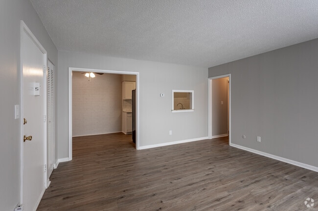 2BR, 1.5BA - 944 SF
