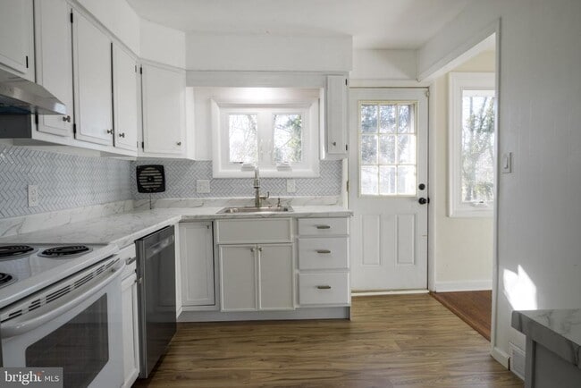 Photo - 1016 S Hilton Rd