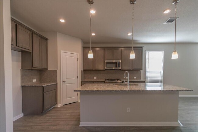 Photo - 333 Toddy Wy