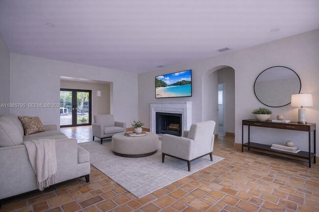 Photo - 375 De Soto Dr