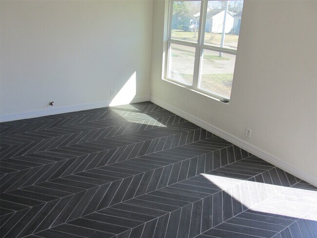 Photo - 1213 Trimm Ave