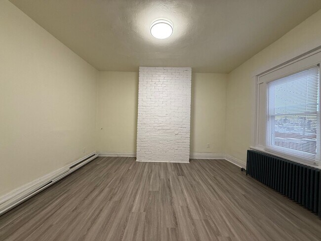 Photo - Updated 4BR House now showing!