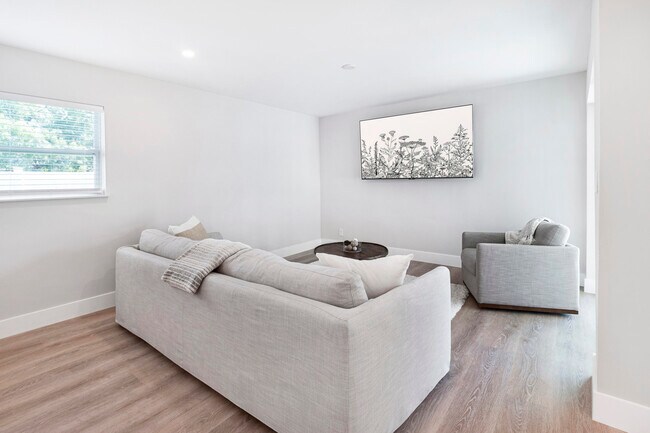 Photo - 2798 NE 2nd Ave