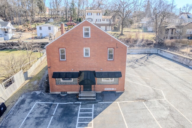 Building Photo - 825 5th Ave Unit 1