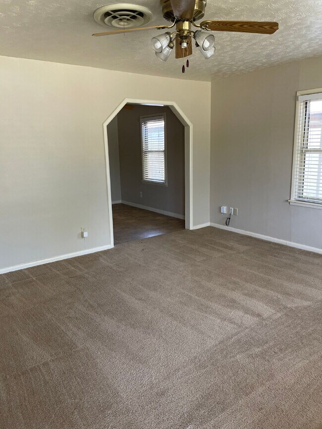 2/2/1 In a quiet neighborhood - 6 to 9 month lease option available