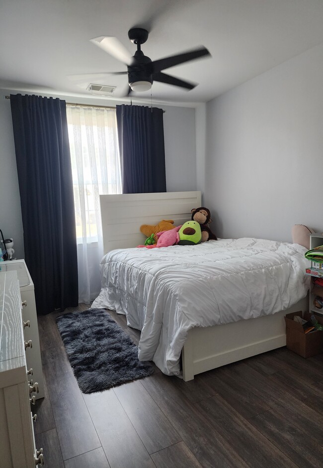 3rd bedroom - 1 Longspur Ct