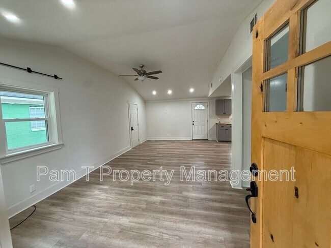 Photo - 1930 Upson St