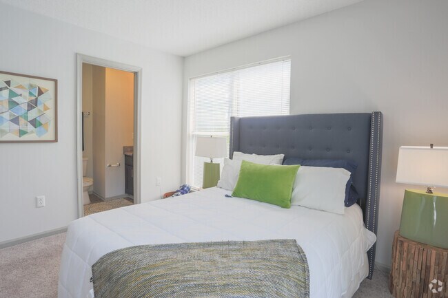 2BR,2BA,-1011SF