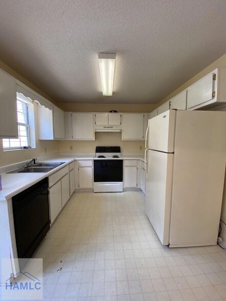 Photo - 1100-8C Pineland Ave