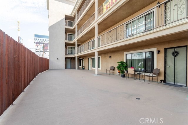 Photo - 1466 Tamarind Ave Unit 304