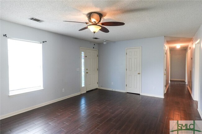 Photo - 208 Poplar St