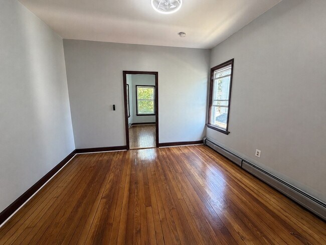 869 Brock Ave Unidad 2S
