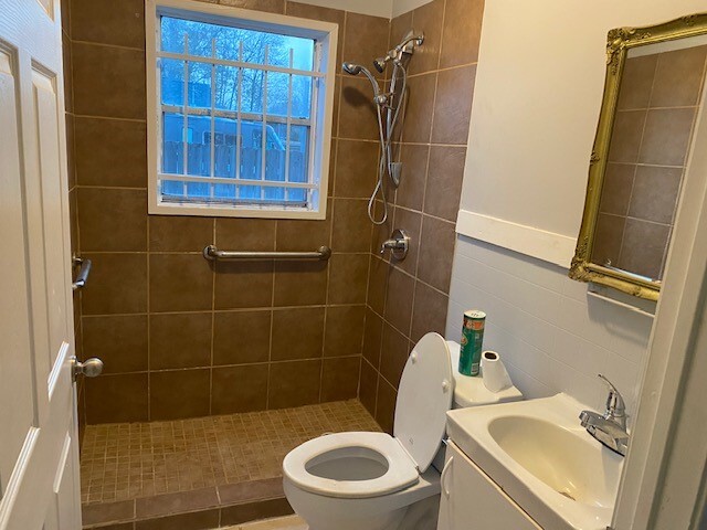 Photo - 7202 Shotwell St