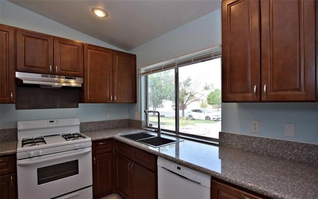 Photo - 5540 Great Divide St