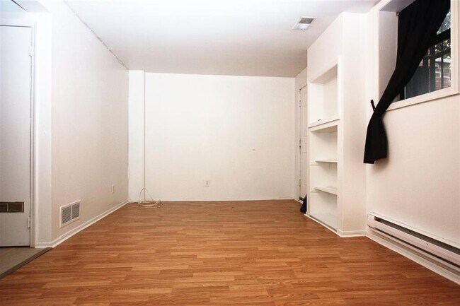 Photo - 228 Christopher Columbus Dr Unit G