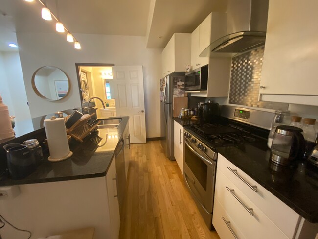 Photo - 925 N Calvert St Unit 1R