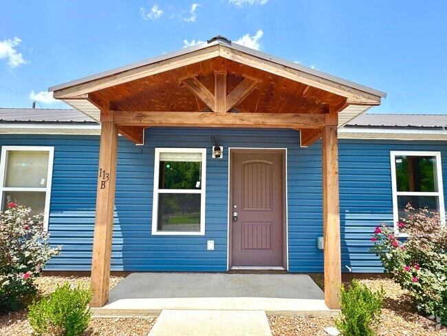 Building Photo - 1 Bedroom/ 1 Bathroom Triplex Unit in Sout... Rental
