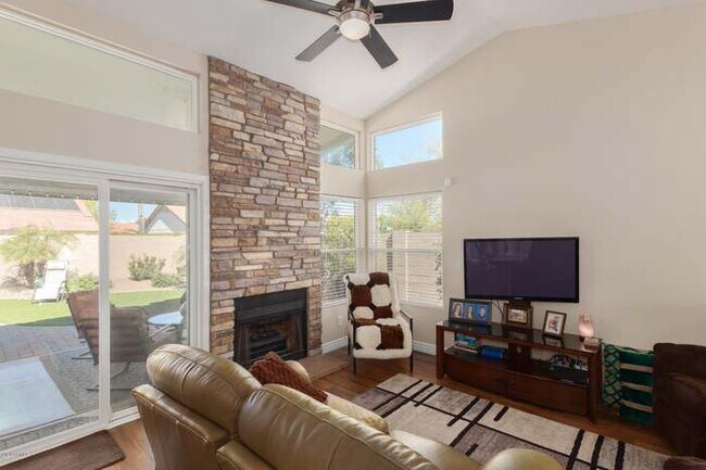 Photo - 5250 E Greenway Cir