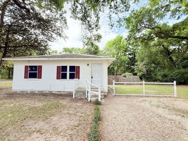 Building Photo - 2519 Lester St