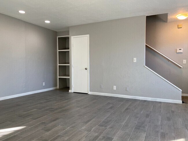 Photo - 2 Bedroom Duplex near lake Overholser