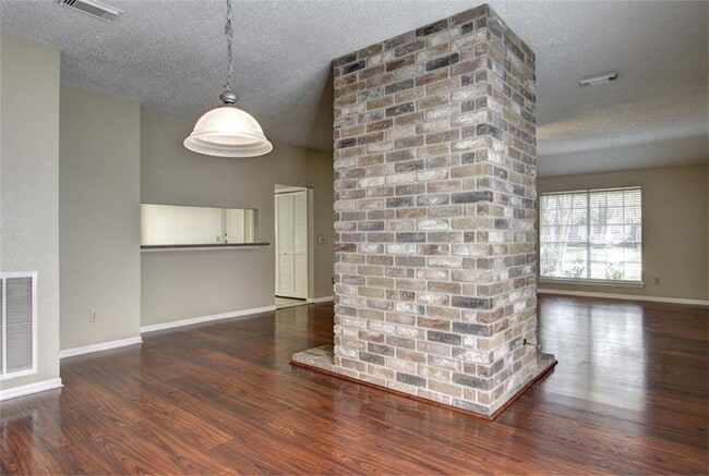 Photo - 11 Cottage Grove Pl