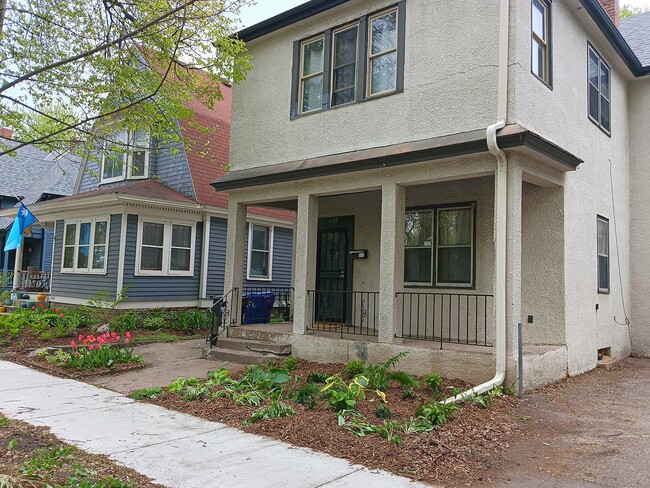 Building Photo - 620 Bates Ave Unit 620 Bates,  2