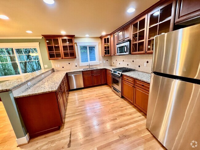 Building Photo - Spacious Greenwood townhouse - Available now!