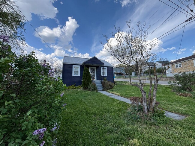 Building Photo - 950 Morgan Ave SE