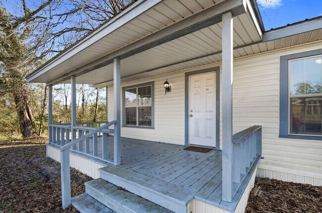 Photo - 472 E Main St