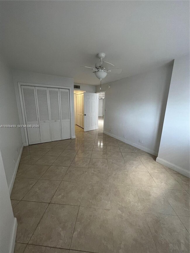 Photo - 6039 Collins Ave Unidad 423