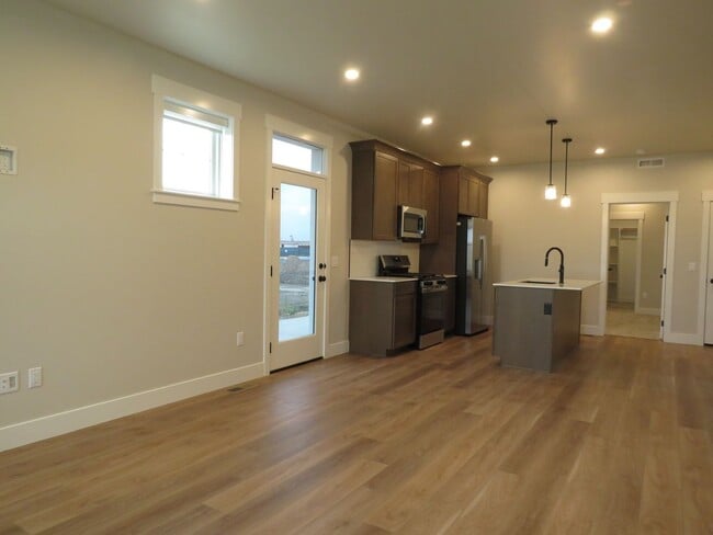 Photo - 76 Dryfly Ln