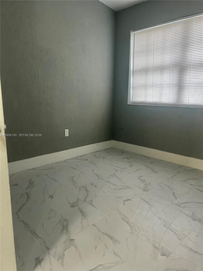 Photo - 3720 SW 32 Ave