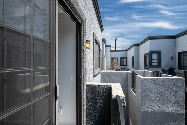 Building Photo - hol520