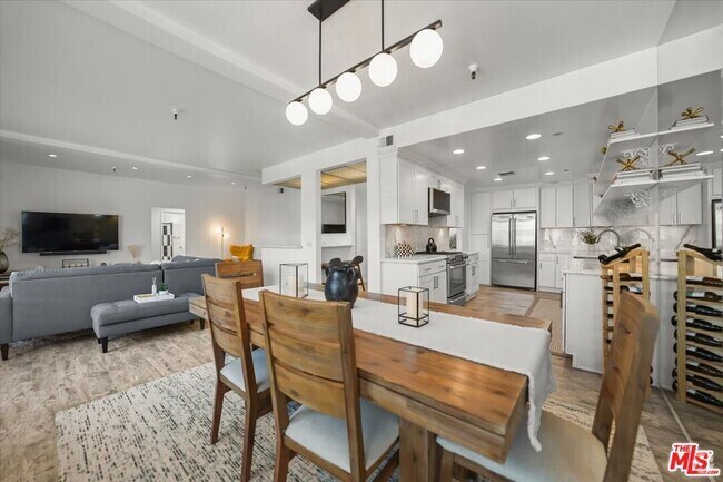 Building Photo - 14630 Dickens St Unit 203 Rental