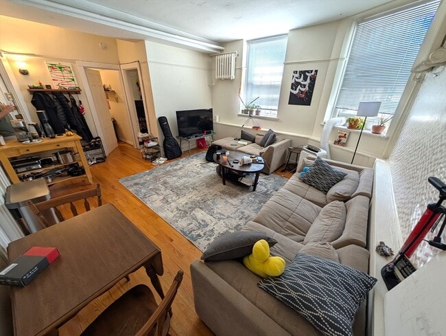 Building Photo - 10 Otis Pl Unit 2 Rental
