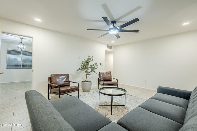 Photo - 125 E Papago Dr