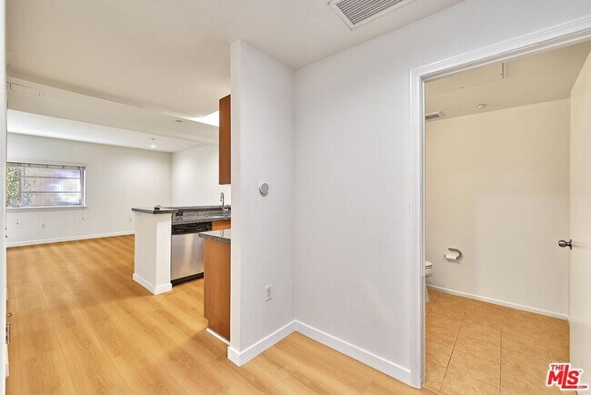 Photo - 2864 Sunset Pl Unidad 203