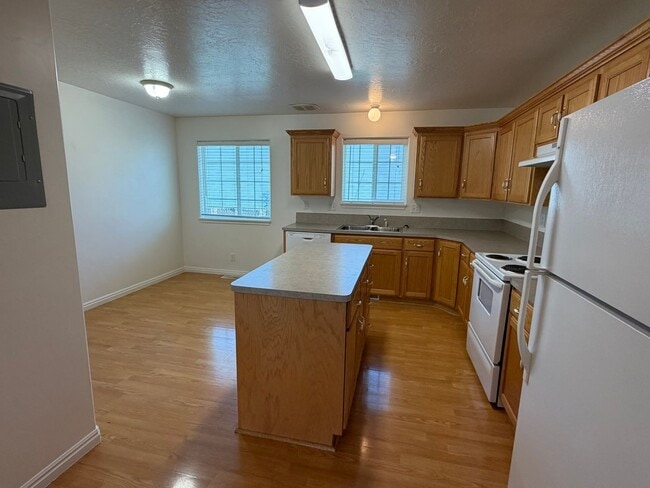 Photo - CALL TYE DIRECTLY FOR SHOWINGS AND APPLICATION DETAILS 208-313-6062. 2 Bed -1.5 Bath townhome in ...