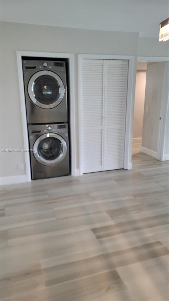 Photo - 330 Racquet Club Rd Unit 204
