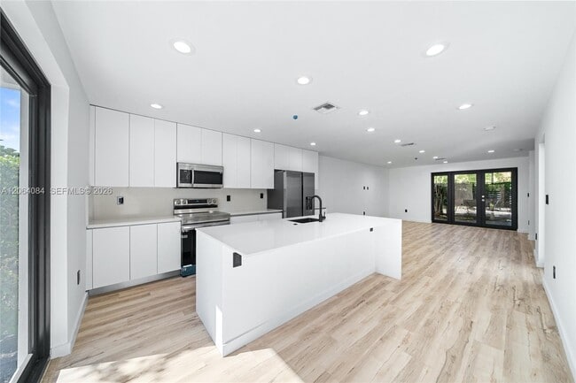 Photo - 11 NE 51st St