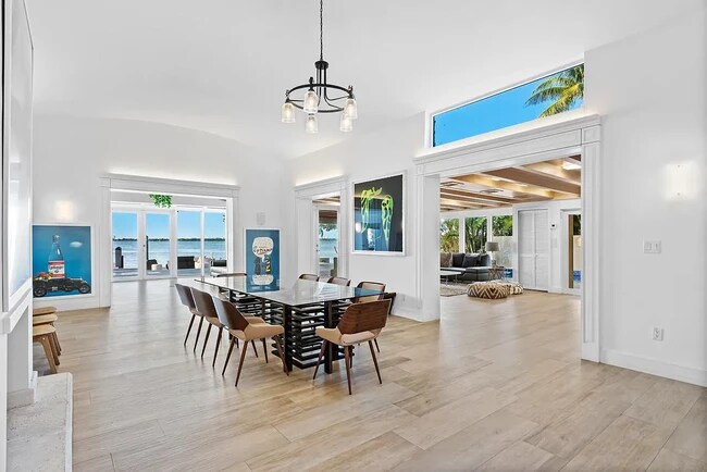 Photo - 444 W Rivo Alto Dr