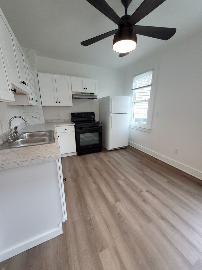 Photo - 565 W Market St Unit Apt 2