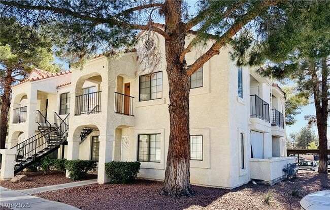 Building Photo - 4831 Nara Vista Way Unit 204