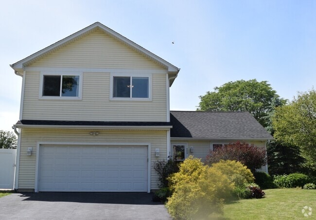 Building Photo - 900 Ashford Ln Rental
