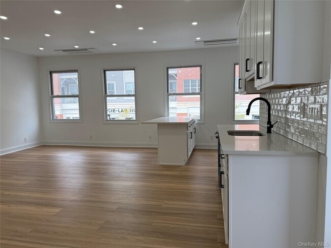 Photo - 297 Halstead Ave