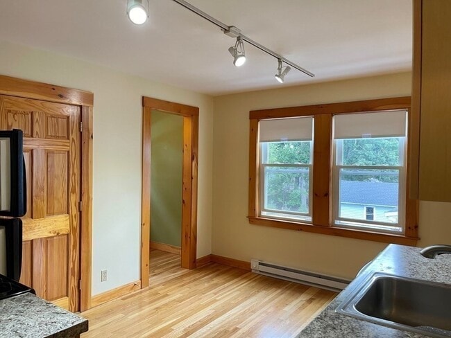 Photo - 33 Oak Rd Unit 2