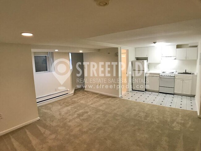 Building Photo - bedroom in Brookline MA 02446 Rental