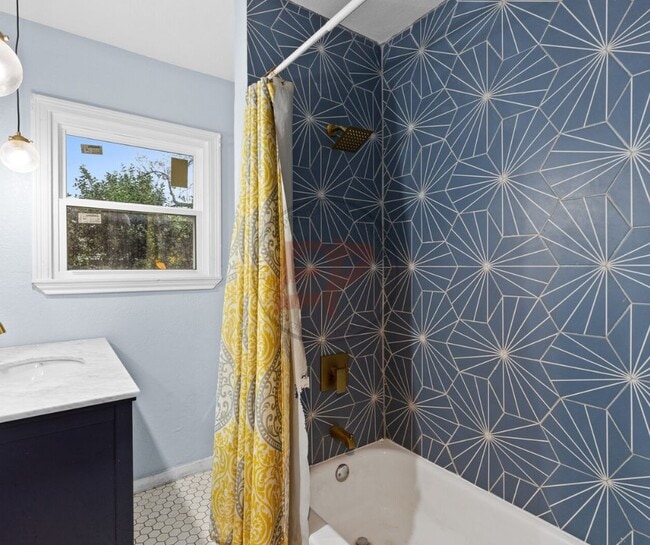 Photo - 828 N 43rd St