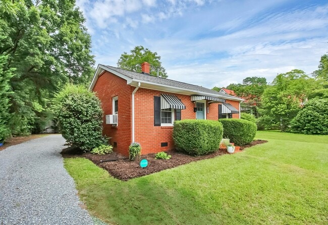 Photo - 616 E Iredell Ave