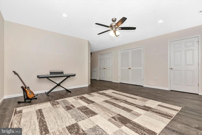 Photo - 1742 Trestle St